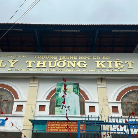Bảng hiệu alu chữ nổi - Giải pháp quảng cáo sang trọng và bền bỉ